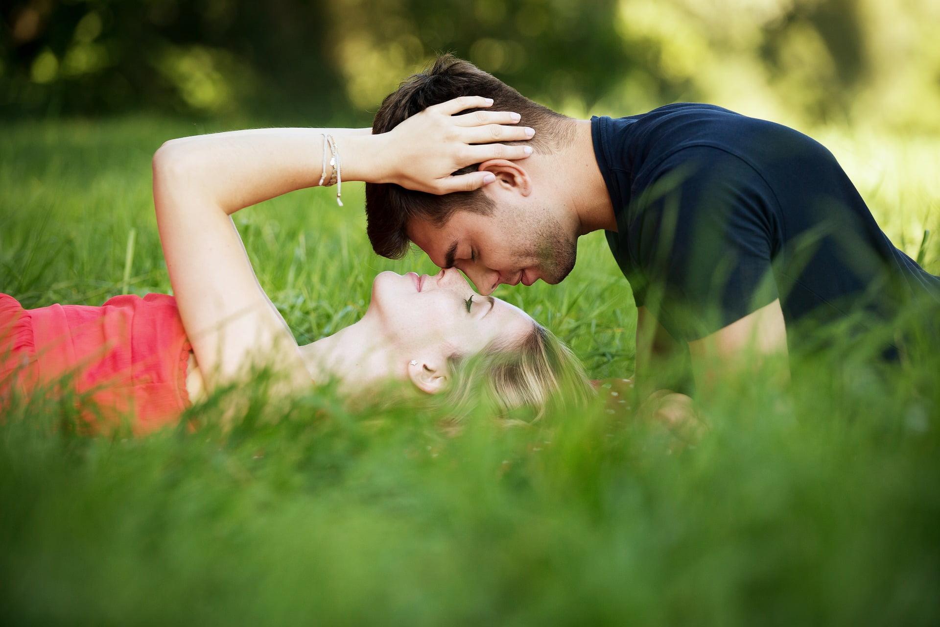 Are You With The Right Person At The Wrong Time? 10 Signs & What To Do Next